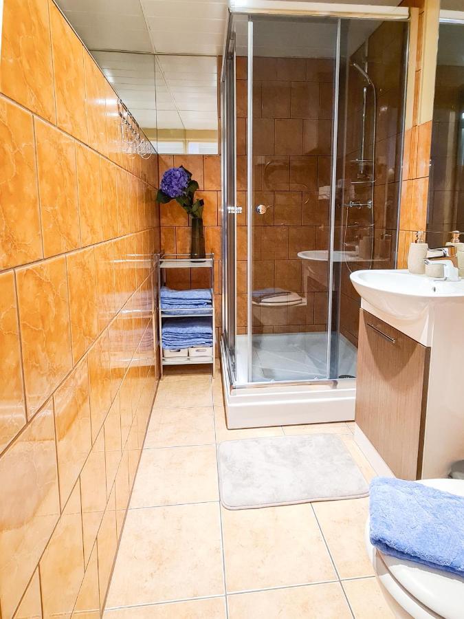 Ohtu Poik 2 City Center Basement Apartment Pärnu Kültér fotó