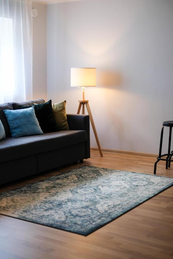Ohtu Poik 2 City Center Basement Apartment Pärnu Kültér fotó