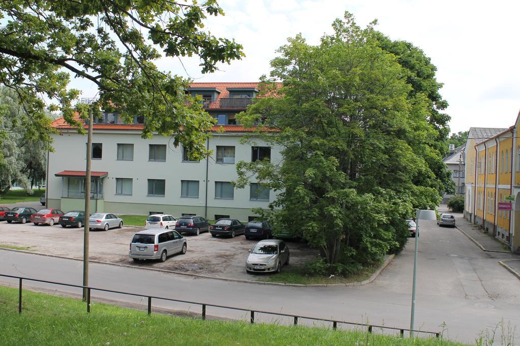 Ohtu Poik 2 City Center Basement Apartment Pärnu Szoba fotó
